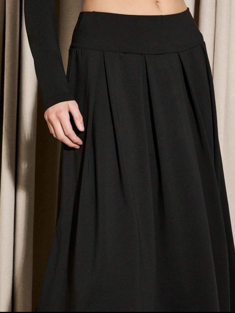 Black Pleated Maxi Skirt - Picture 2 of 5